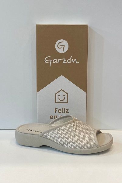 Espardenya de dona, de la marca Garzón