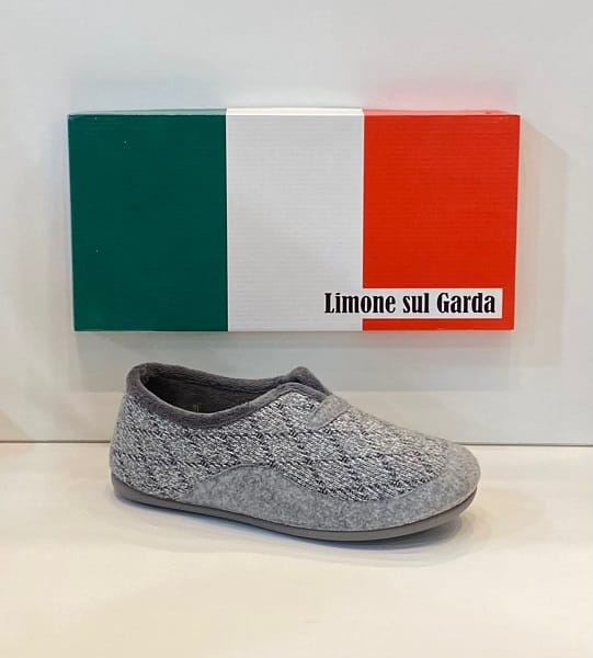 Espardenya tapada d'home, de la marca Limone Sul Garda