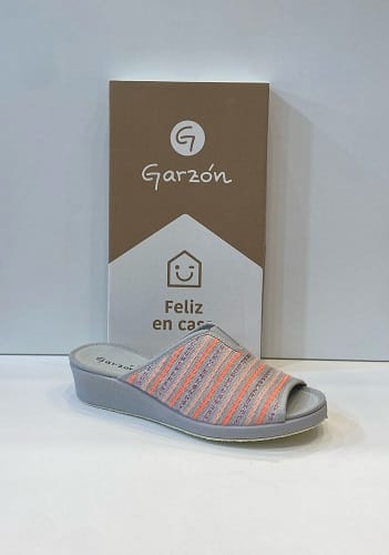 Espardenya de dona, de la marca Garzón