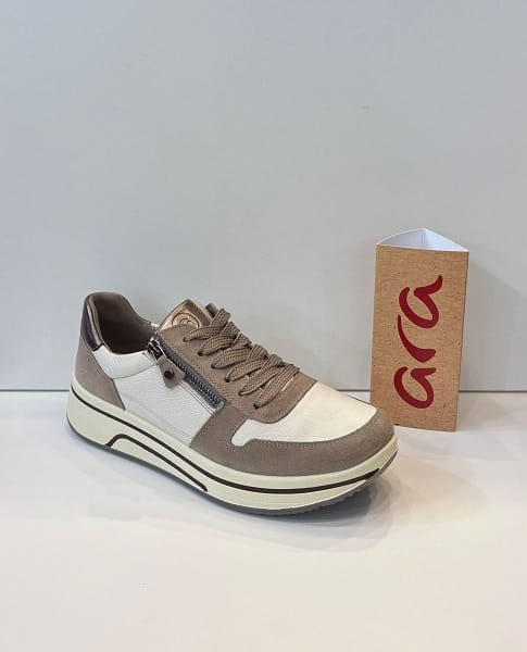 Blucher de dona, de la marca Ara