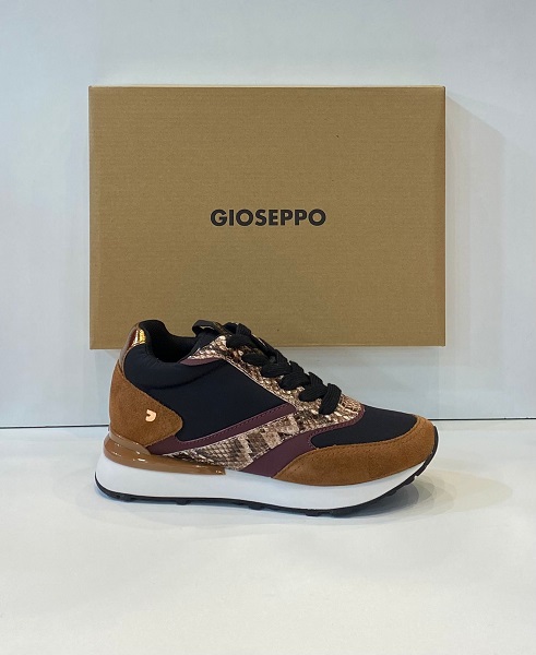 Sabata esportiva de dona, de la marca Gioseppo