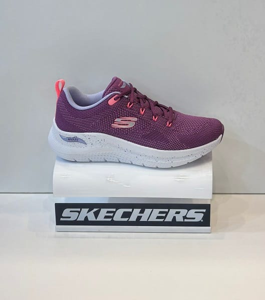 Sabata esportiva de dona, de la marca Skechers ArchFit