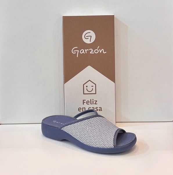 Espardenya de dona, de la marca Garzón
