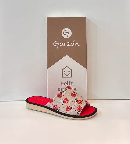 Espardenya de dona, de la marca Garzón