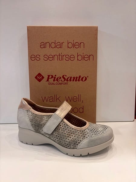 Merceditas de dona, de la marca Pie Santo