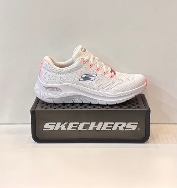 Sabarta esportiva de dona, de la marca Skechers ArchFit