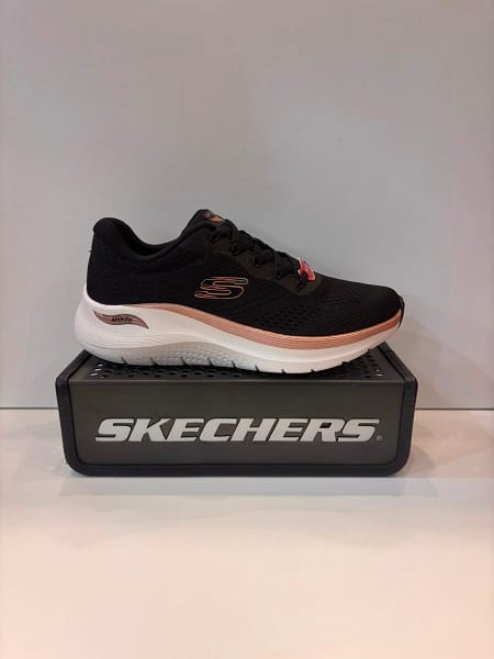 Sabata esportiva de dona, de la marca Skechers ArcFit