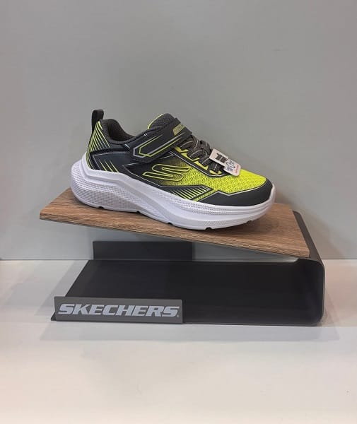 Sabata esportiva de mainada, de la marca Skechers
