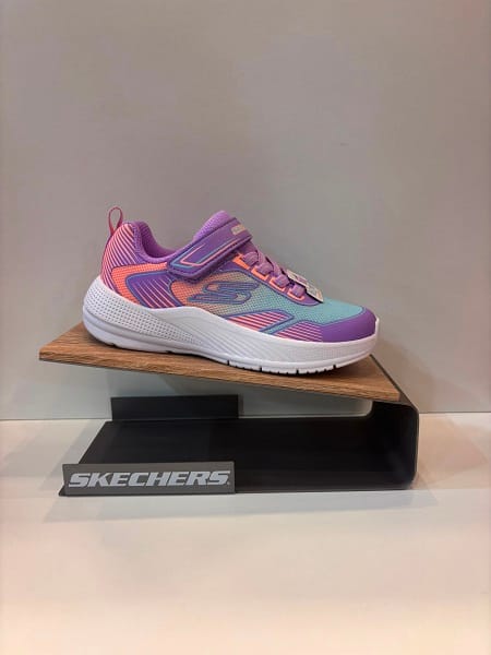 Sabata esportiva de mainada, de la marca Skechers